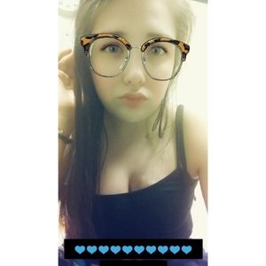 Meet your Posher, Aliya